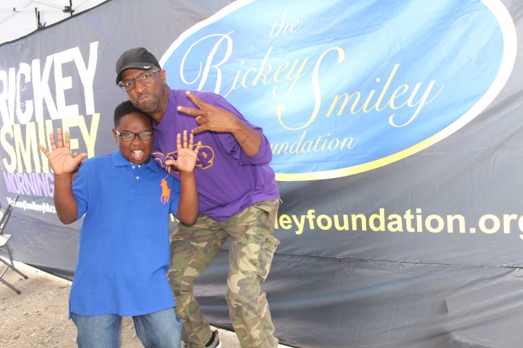 Rickey Smiley & Fans At Magic City Classic 2015