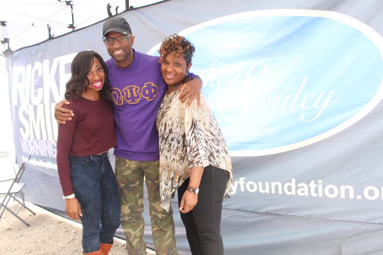 Rickey Smiley & Fans At Magic City Classic 2015