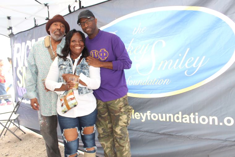 Rickey Smiley & Fans At Magic City Classic 2015