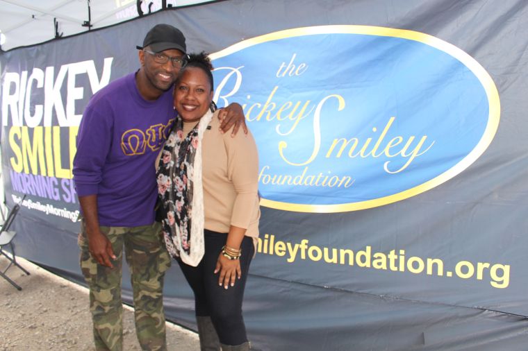 Rickey Smiley & Fans At Magic City Classic 2015