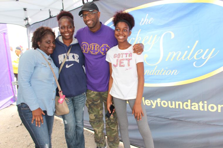 Rickey Smiley & Fans At Magic City Classic 2015
