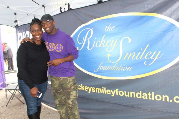 Rickey Smiley & Fans At Magic City Classic 2015