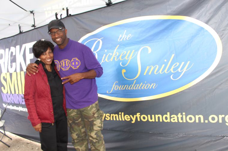 Rickey Smiley & Fans At Magic City Classic 2015
