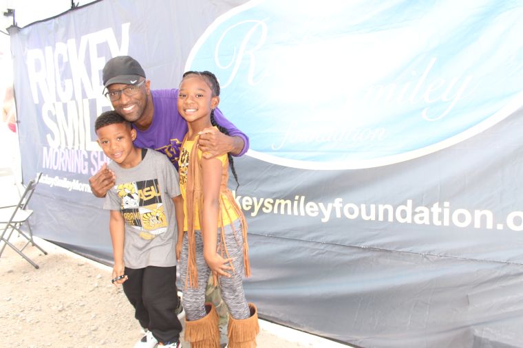 Rickey Smiley & Fans At Magic City Classic 2015