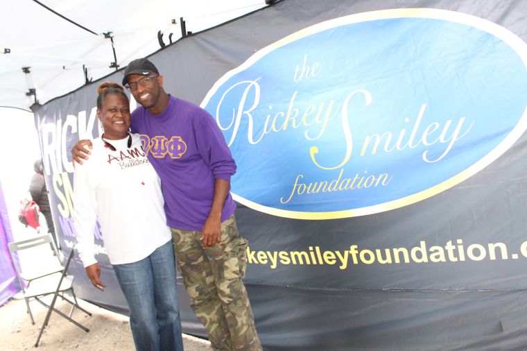 Rickey Smiley & Fans At Magic City Classic 2015
