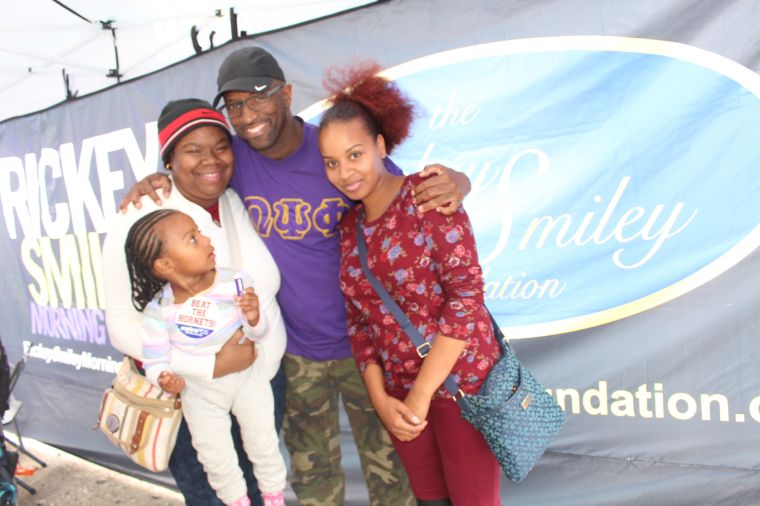 Rickey Smiley & Fans At Magic City Classic 2015