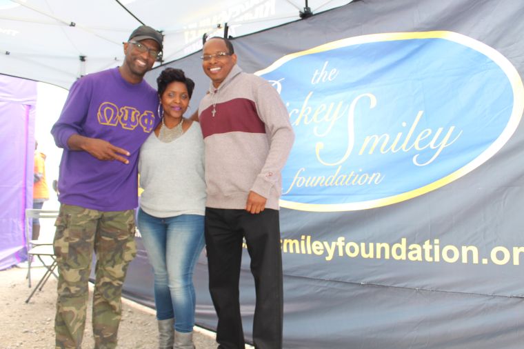 Rickey Smiley & Fans At Magic City Classic 2015