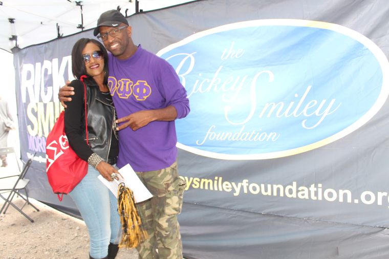 Rickey Smiley & Fans At Magic City Classic 2015