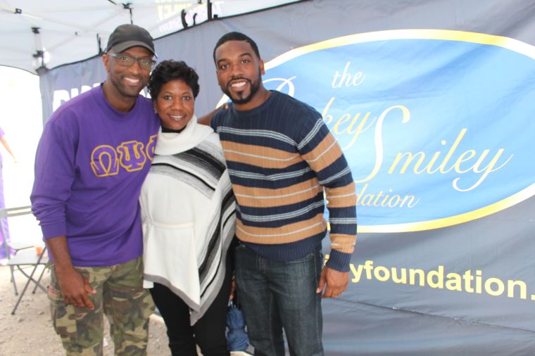 Rickey Smiley & Fans At Magic City Classic 2015