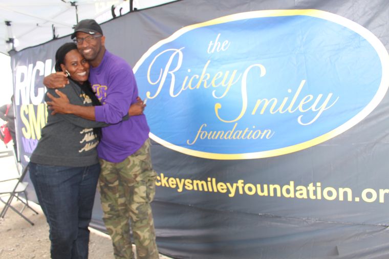 Rickey Smiley & Fans At Magic City Classic 2015
