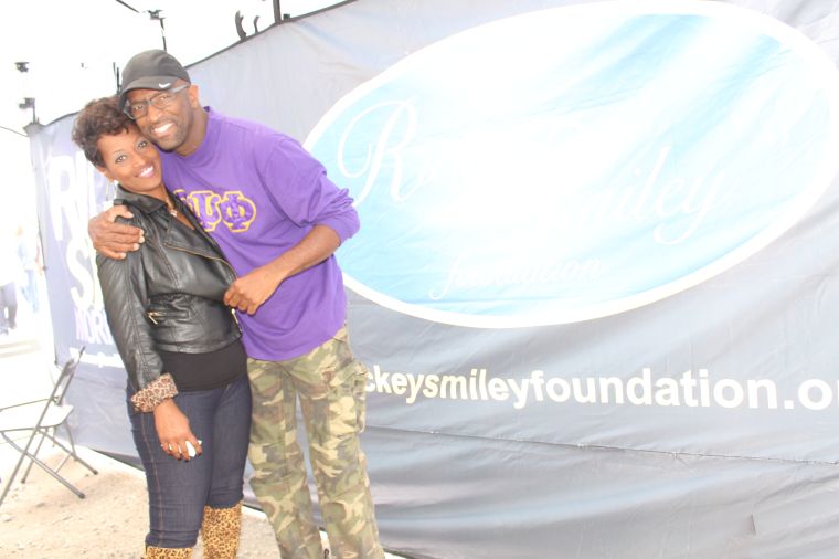 Rickey Smiley & Fans At Magic City Classic 2015