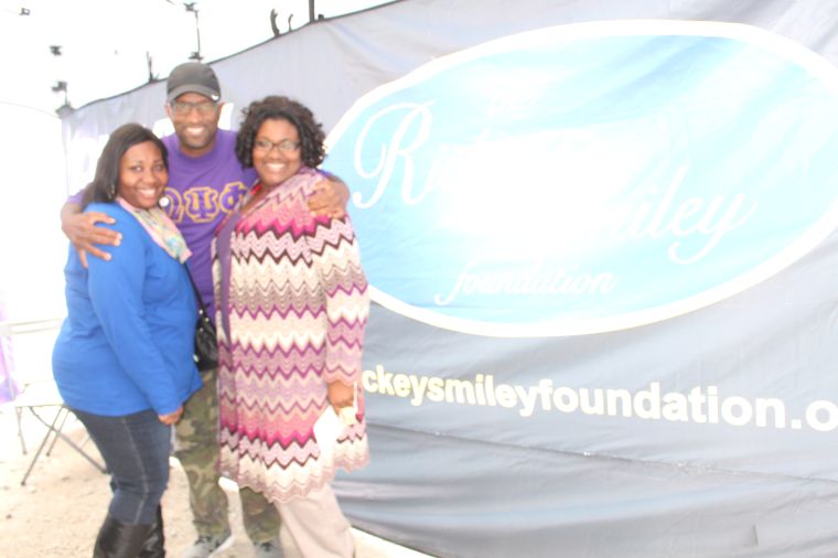 Rickey Smiley & Fans At Magic City Classic 2015