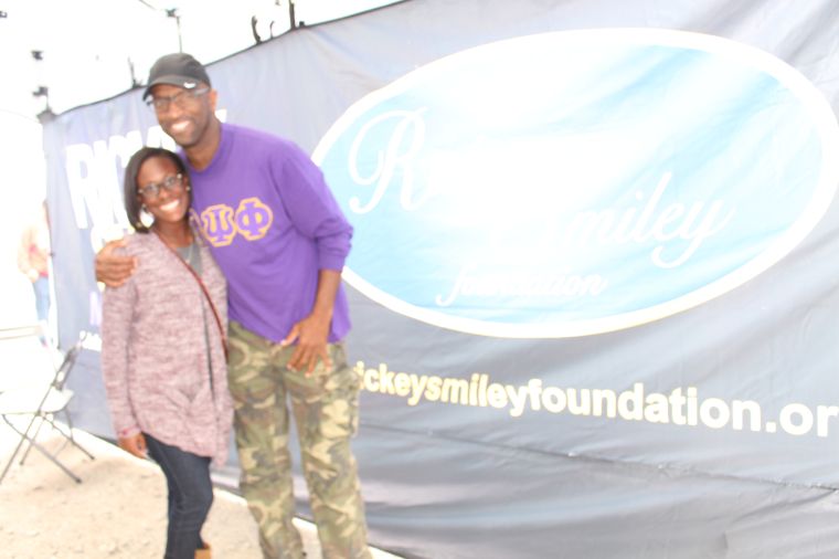 Rickey Smiley & Fans At Magic City Classic 2015