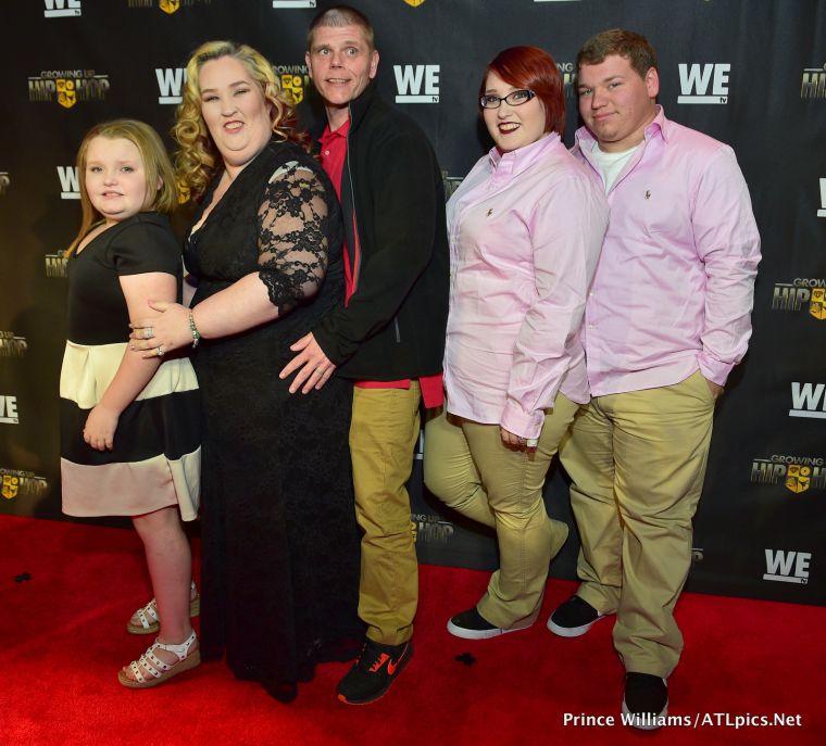 Honey BooBoo with Mama June and family
