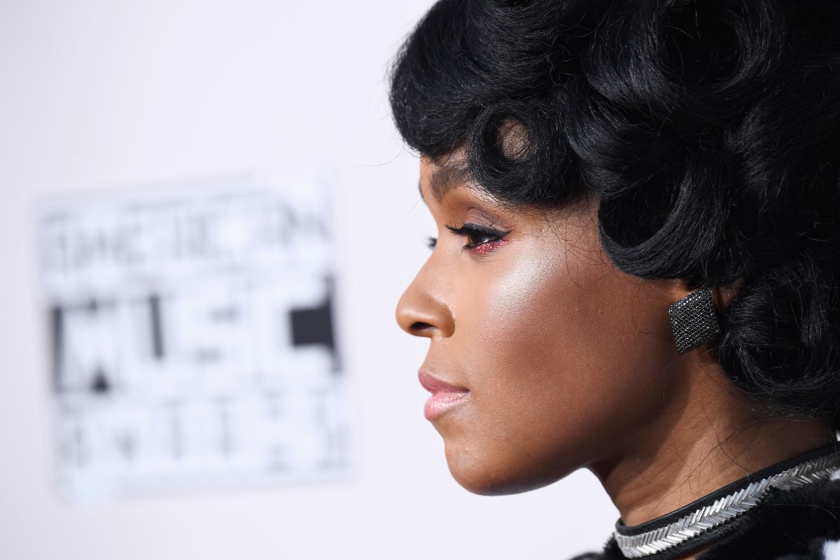 2016 American Music Awards - Red Carpet