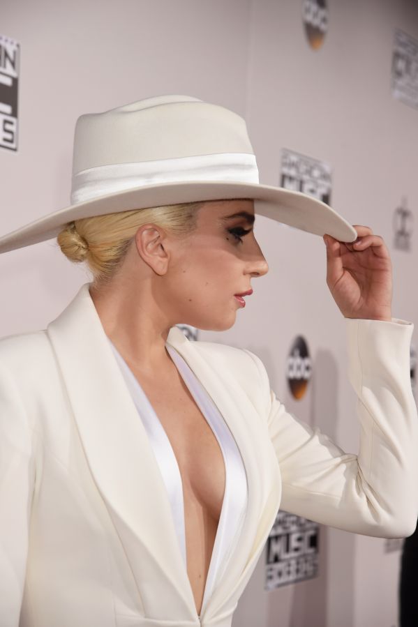 2016 American Music Awards - Red Carpet