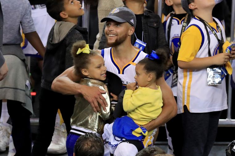 Steph Curry & His Daughters
