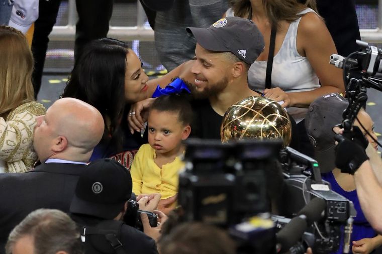 Steph Curry With His Wife & Daughter