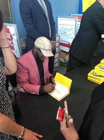 Rickey Smiley Visits New Life Covenant Church In Chicago