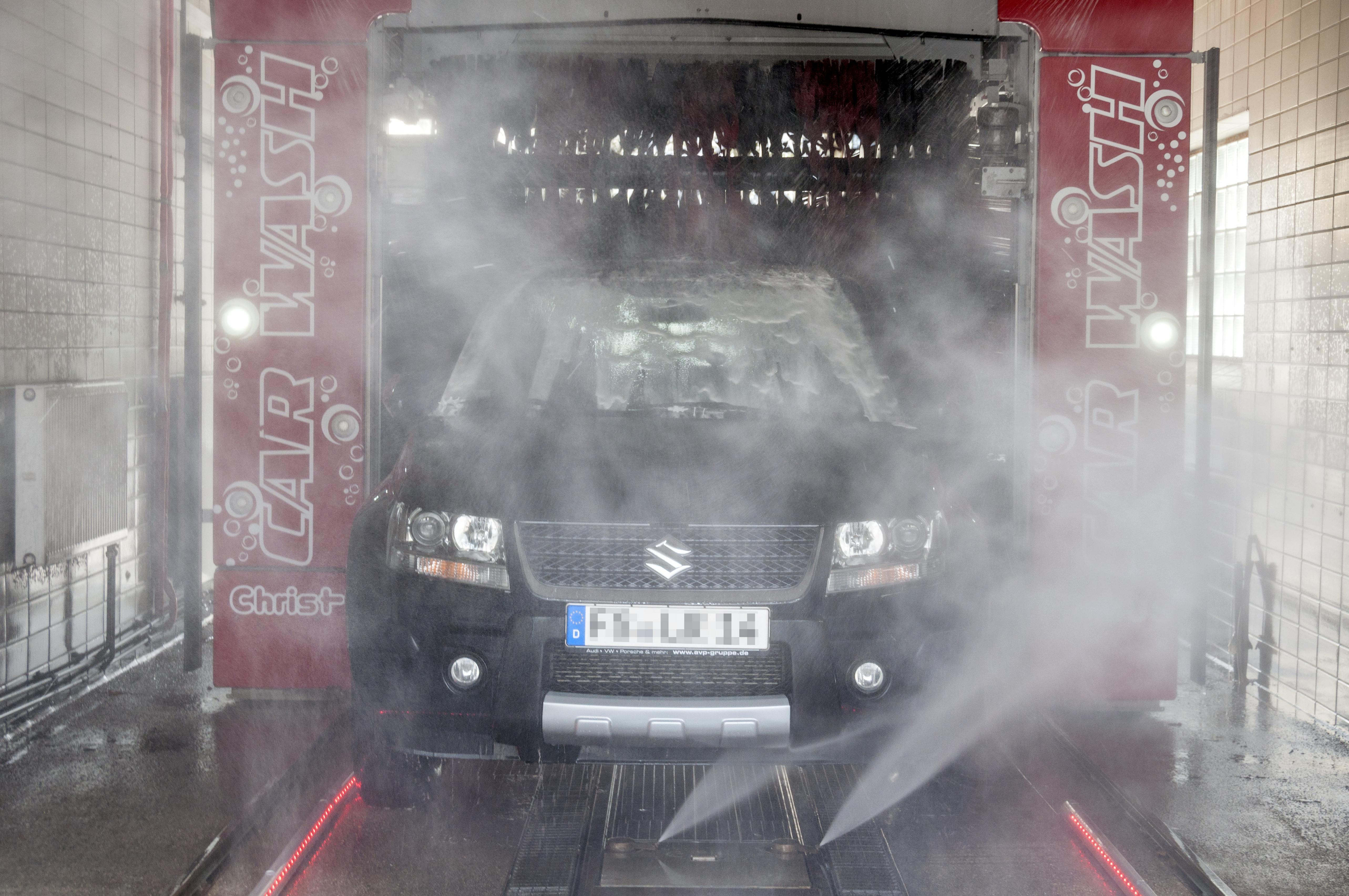 SUZUKI Grand Vitara, SUV, car in car wash, Germany