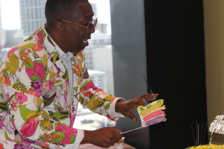 Gary With Da Tea Cuts The Cake