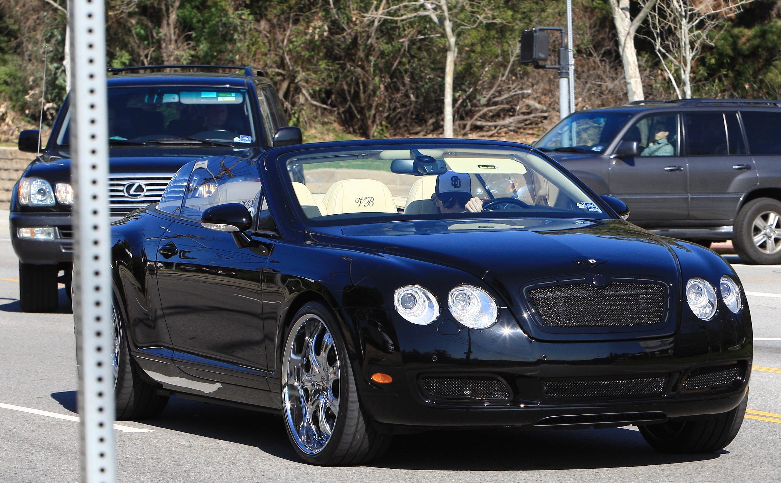 VICTORIA BECKHAM PICKS UP THE KIDS IN STYLE