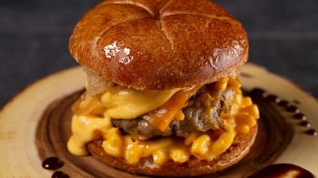 Rickey Smiley's Mac N Cheese Burger