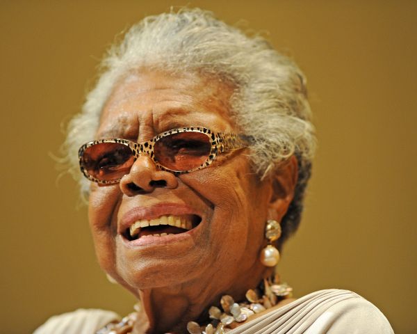 Maya Angelou speaks at Congregation B'nai Israel