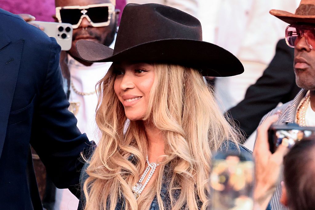 Beyoncé Closes Mercedes-Benz Stadium Roof During Atlanta Shows